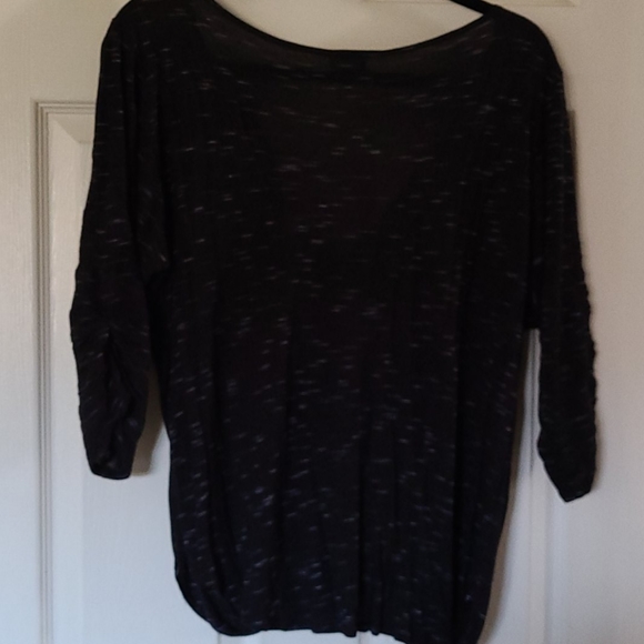 Ladies top - Picture 3 of 3